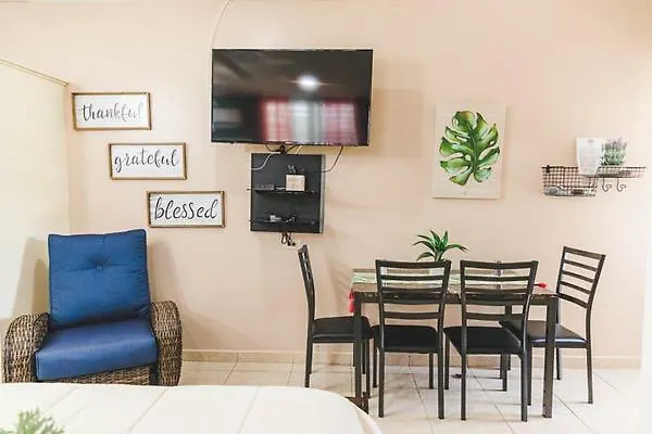 Eden'S Garden Apartment Isabela